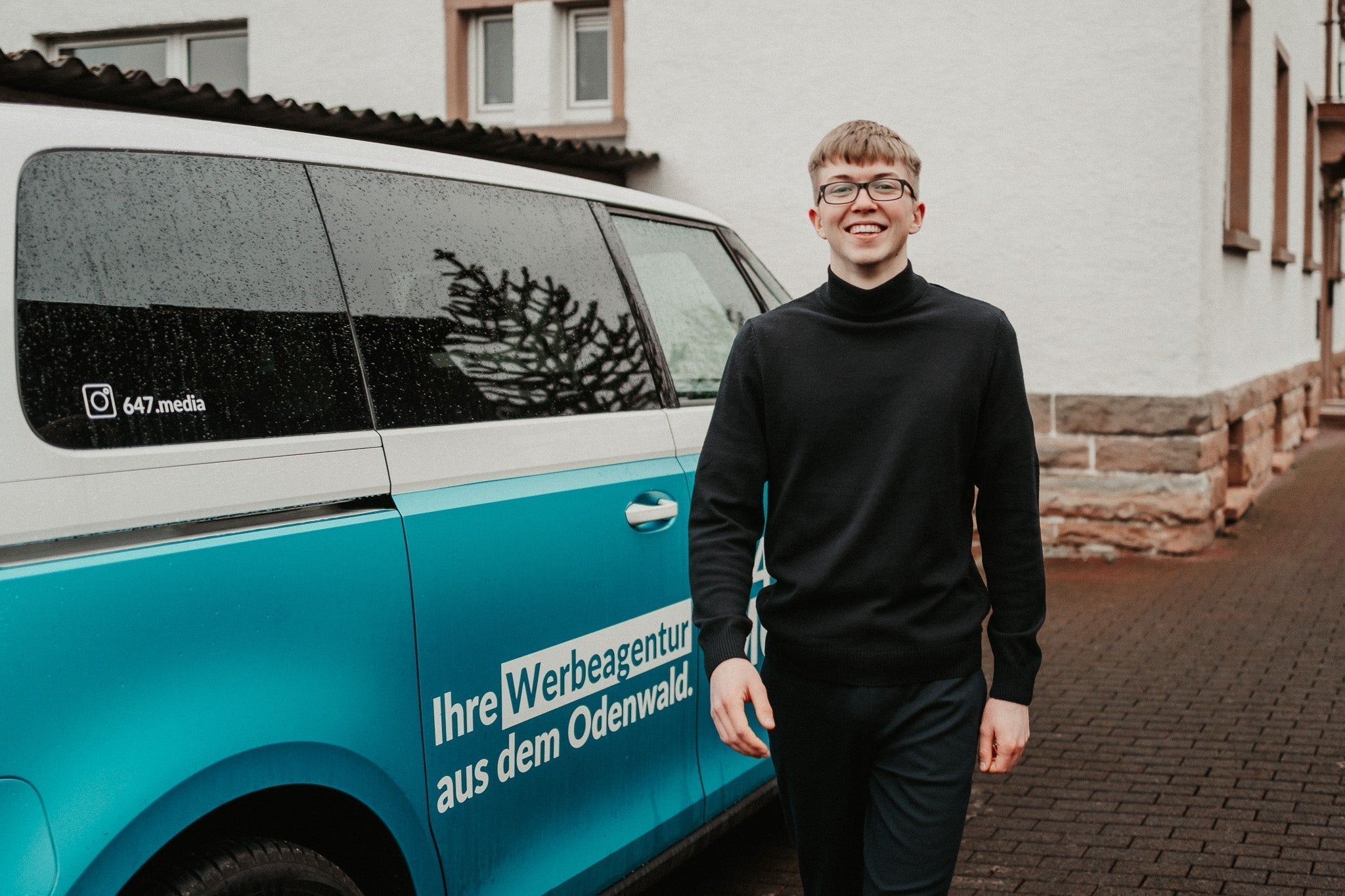 Brian startet Ausbildung zum Mediengestalter bei der 647 Media GmbH.